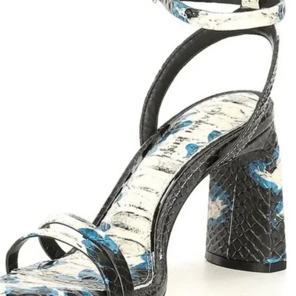 NWT Gianni Bini Zarriah Black and Blue Patterned Heels size 6 - Picture 3 of 9